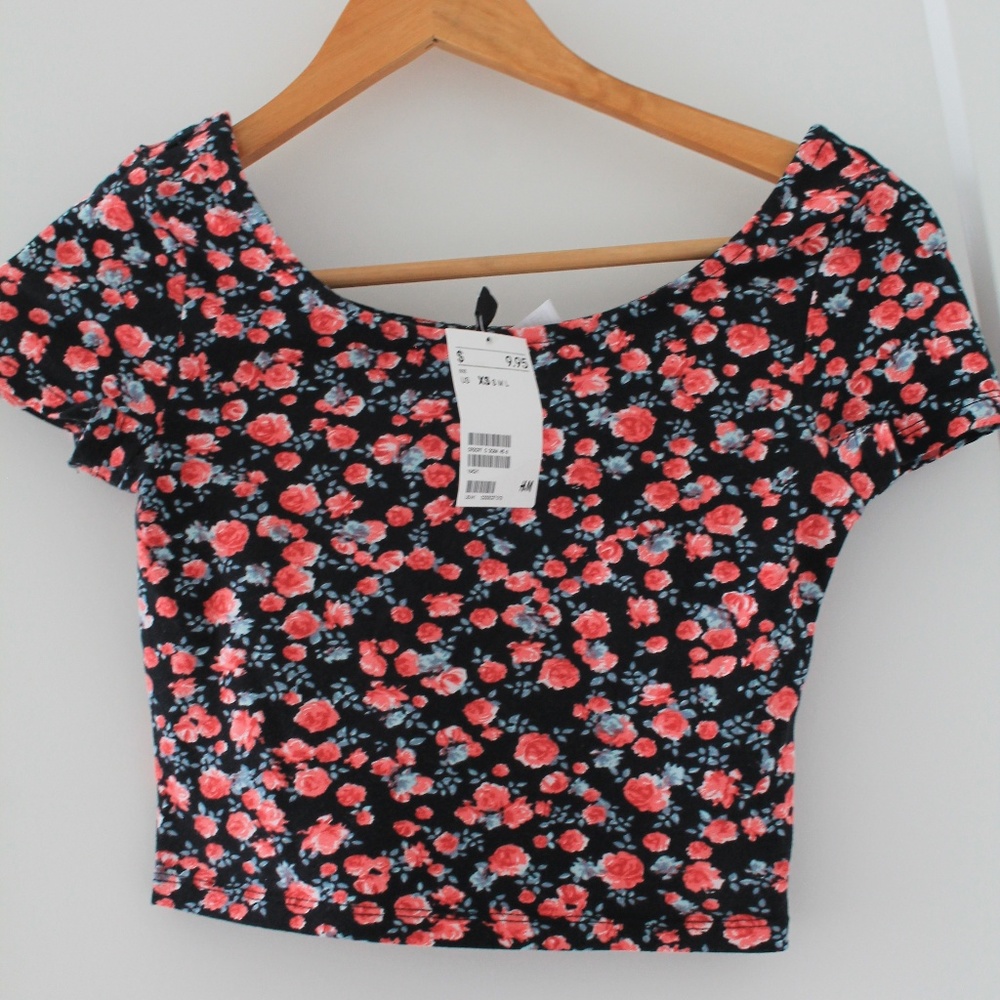 NEW H&M Cropped Rose Print top Size XS